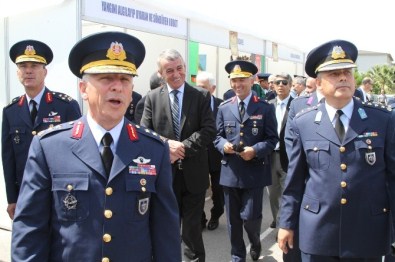 Gaziemir Semalarında Şenlik Zamanı