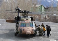 ASKERİ HELİKOPTER - Hakkari'de Askeri Helikopter 3 Günlük Bebek İçin Havalandı