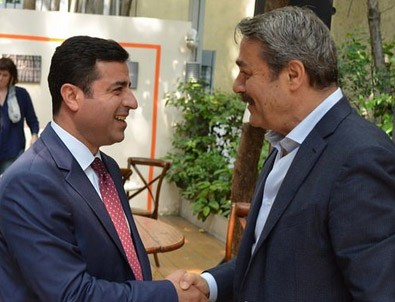 Kadir İnanır'dan HDP'ye destek
