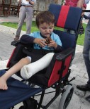 Kent Konseyi'nden Engelli Çocuğa Tekerlekli Sandalye