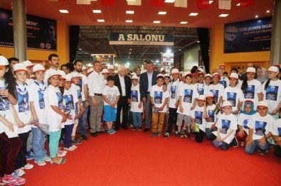 Onur Konuğu Pakdil'i Duygulandıran Sürpriz