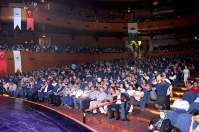 'Saltanatın Adımları' Ayakta Alkışlandı