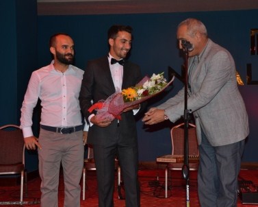 Üniversite Öğrencilerinden Coşkulu Mezuniyet Töreni