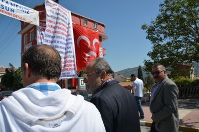 Uslu'dan MHP'nin Pankartına Tepki
