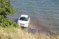 Alkollü Kadının Kullandığı Otomobil 30 Metreden Denize Uçtu