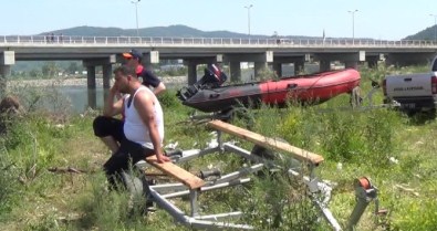 Çaresizlik İçinde Bekliyorlar