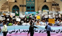 İran'da Üniversite Öğrencilerinden Protesto