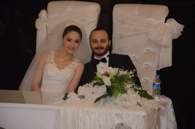 Şeyma İle Emre Hayatlarını Görkemli Bir Düğünle Birleştirdiler