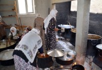 Yaşlı Nine, 45 Yıldır Yağmur Duası İçin Kazan Kazan Pilav Yapıyor