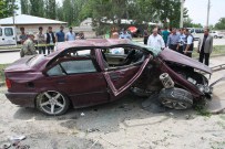 SEZGIN ÖZDEMIR - Askeri Personelin Bulunduğu Otomobil Ağaca Çarptı Açıklaması 3 Yaralı