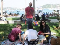 HALİT ERGENÇ - Halit Ergenç ve ailesi Bebek'te piknik yaptı