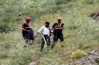 Kaybolan Tekesini Ararken Kayalıklarda Mahsur Kaldı