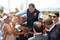 YANGIN TATBİKATI - Köylüler, Bakan Eroğlu'nu Omuzlarda Taşıdı