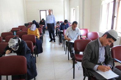 Kur'an Kursu Öğrencileri Yarıştı