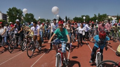 Sağlık Bakanlığı Edirne'de Gençlere Bisiklet Dağıttı