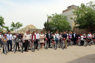Savur'da Öğrencilere 94 Bisiklet Dağıtıldı