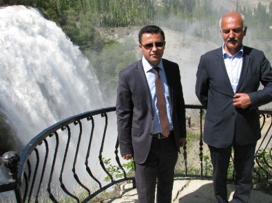Uzundere Kaymakamı Arslan Ve Belediye Başkanı Özsoy'dan Şelale'ye Davet