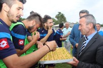 SELAHATTİN AYDIN - Bakan İslam'dan Sakaryasporlu Futbolculara Baklava Jesti