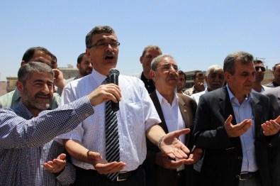 Başkan Dua Etti, AK Parti'li Nebati Mikrofonu Tuttu