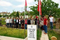 FURKAN DOĞAN - Hisarcık İHH Gönüllüleri Mavi Marmara Gemisi Şehidi Furkan Doğan'ın Mezarını Ziyaret Etti