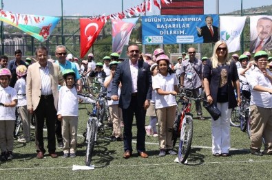 İzmit'te 800 Öğrenciye Bisiklet Dağıtıldı