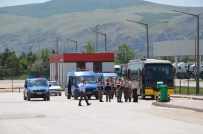 İŞ BIRAKMA EYLEMİ - Sendikadan İstifa Ederek, Kimlikleri Yere Attılar