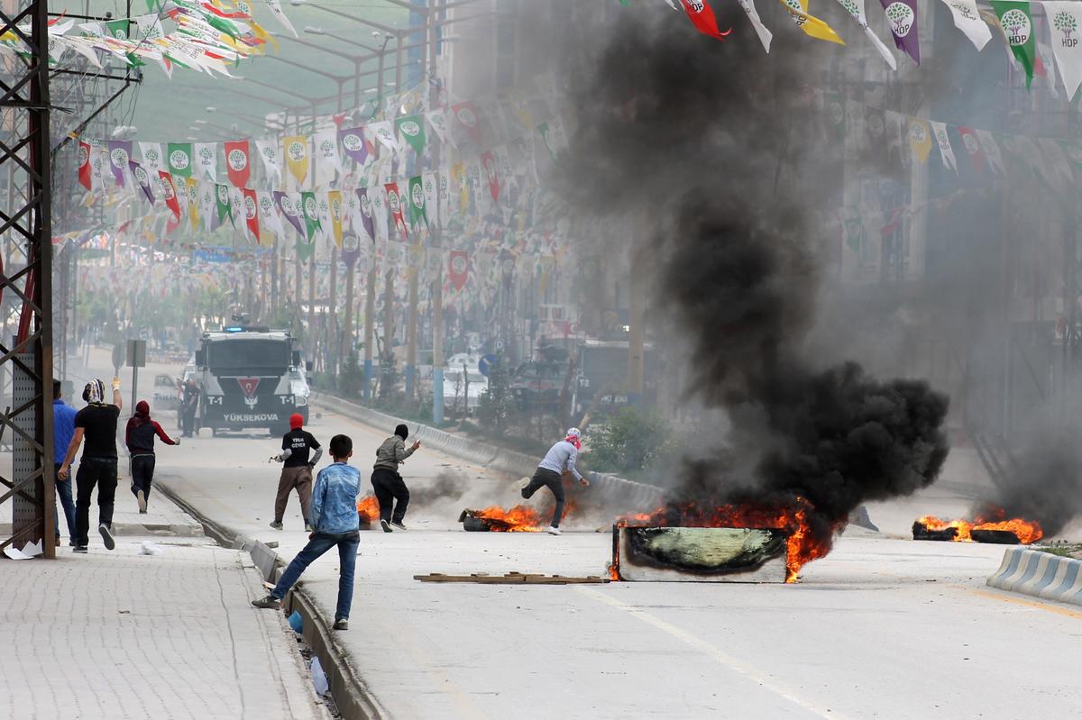 Yüksekova'da açılış günü gerginlik