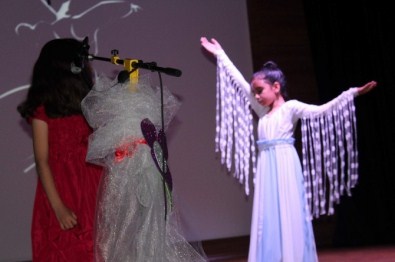 Deva Okulları'ndan Anlamlı Şiir Dinletisi