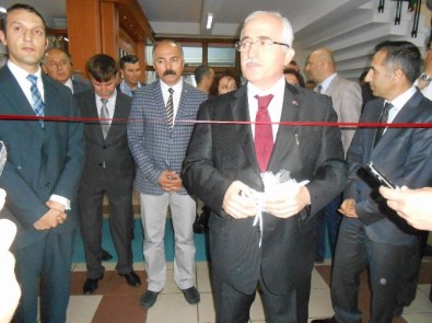 Eskişehir Cumhuriyet Anadolu Lisesi'nde 'TUBİTAK 4006 Proje Fuarı' Açıldı