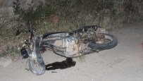 SELKI - Motosiklet Cami Duvarına Çarptı Açıklaması 1 Ölü, 2 Yaralı