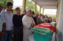 HALIL UYUMAZ - Okulda Kalp Krizi Geçiren Öğretmen Hayatını Kaybetti