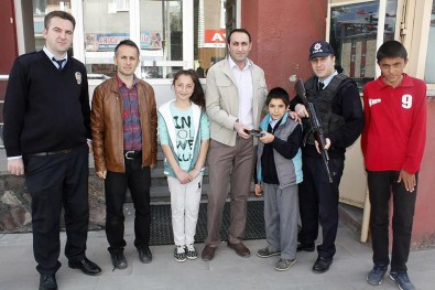 Sarıkamış'ta Öğrencilerden Örnek Davranış