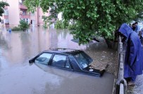 SEL BASKINLARI - Şiddetli Yağış Tekirdağ'da Hayatı Durdurdu