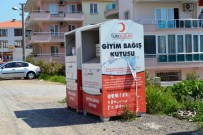 İÇ ÇAMAŞIRI - Türk Kızılayı'nın Giyim Bağış Kutularına Atılanlar Tepki Çekiyor