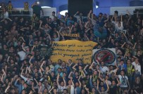 FENERBAHÇE DOĞUŞ - Ülker Arena'da 'İstifa Pankartı'