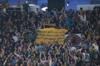 Ülker Arena'da 'İstifa Pankartı'
