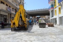 DAVUTLAR - Kuşadası'nda İkiçeşmelik Ve Türkmen Mahallelerine Parke Taşı Döşeniyor