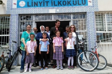 Kütahya Linyit İlköğretim Okulun'da 'Ailemle Okuyorum' Projesi