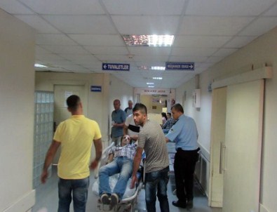 Polis Aracı İle Otomobil Çarpıştı Açıklaması 5 Yaralı