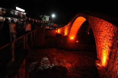 Tarihi Arhavi Çifteköprü Işıklandırıldı