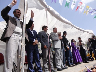 AK Parti'nin 8 Belediye Meclis Üyesi DBP'ye Geçti