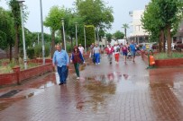 Didim'de Tatilcilere Yağmur Şoku