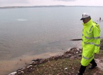 Göldeki Otomobil Polisi Alarma Geçirdi