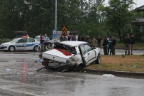 SAHİL YOLU - Terme'de Kaza Açıklaması 1 Ölü, 4 Yaralı