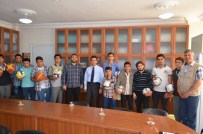 BÜNYAMİN KUŞ - Turnuva Birincilerine, Kaymakam Kuş Ödül Verdi