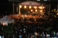 ROCK - Uaü Global Fair Kültür Şenliği'nde Duman Sahne Aldı