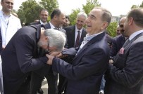 Uludağ Üniversitesi Rektörü Ulcay, Hayırsever İş Adamının Elini Öptü