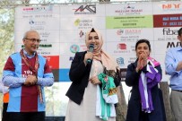 AK Partili Sena Nur Çelik'e Trabzon Derneği'nden Forma Hediyesi