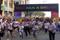 Lübnan'da Gökyüzü Renklere Boyandı