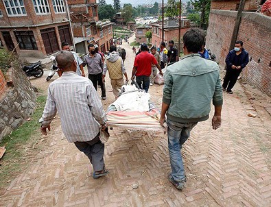 Nepal'de ölü sayısı 7 bin 40'a yükseldi